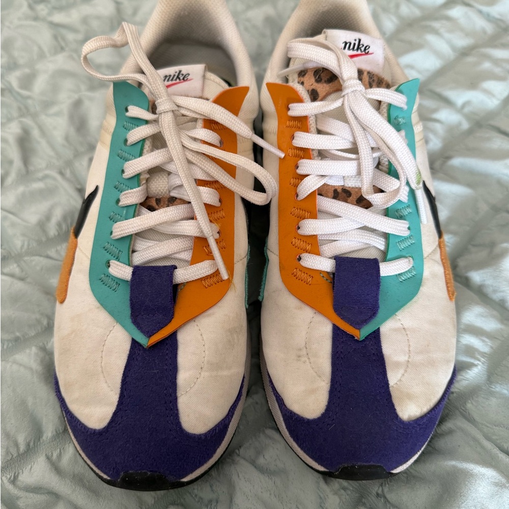 Women’s 8.5 Nike - Colorful Athletic Shoes